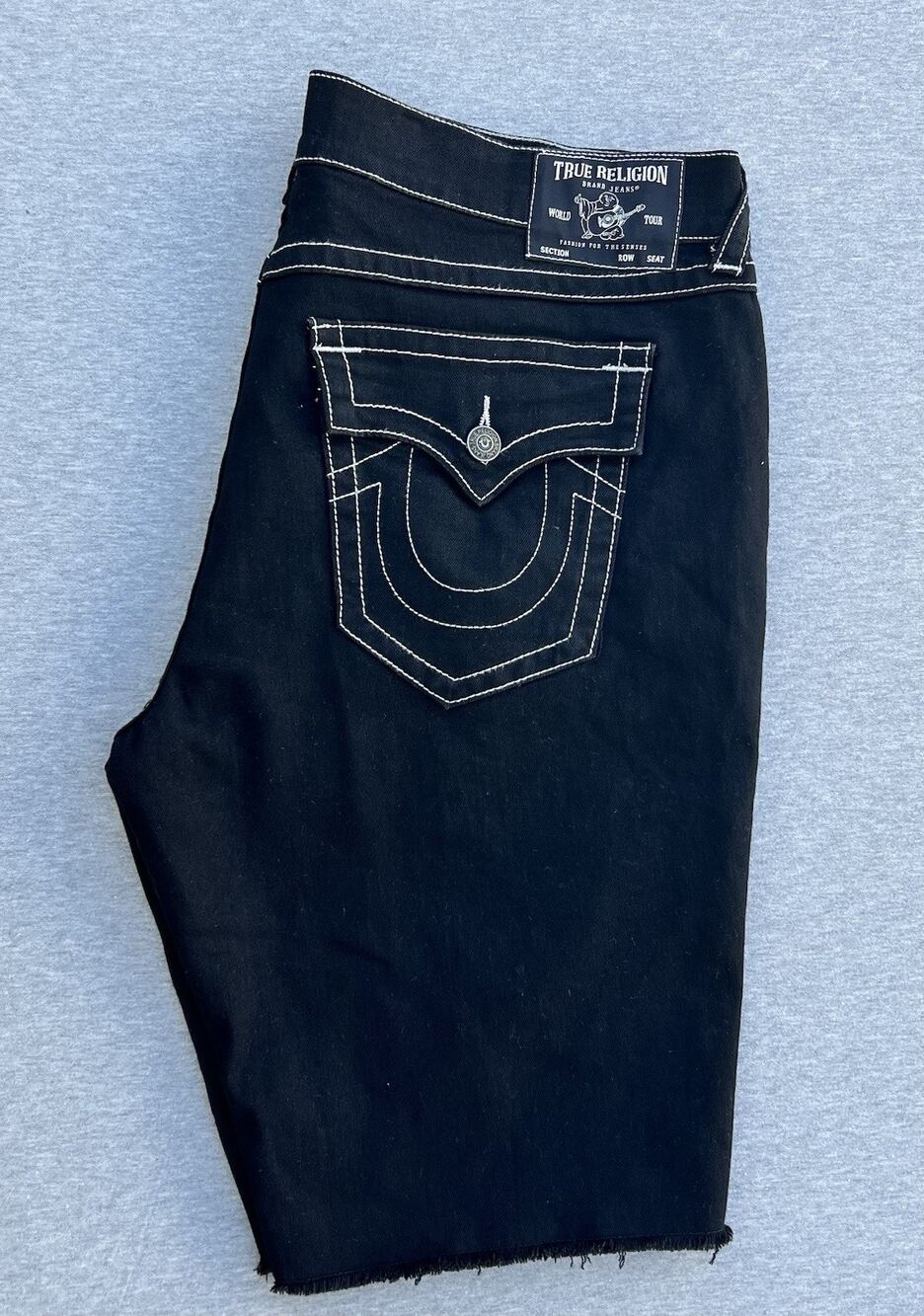 TRUE RELIGION Ricky Relaxed Straight Frayed Black Denim Short Men's Size 38 NWT